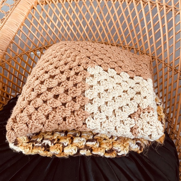 •VTG Throw• - Picture 3 of 3